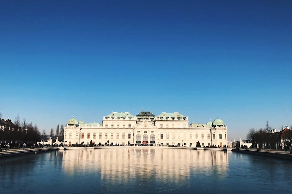 Величественное историческое здание в Вене