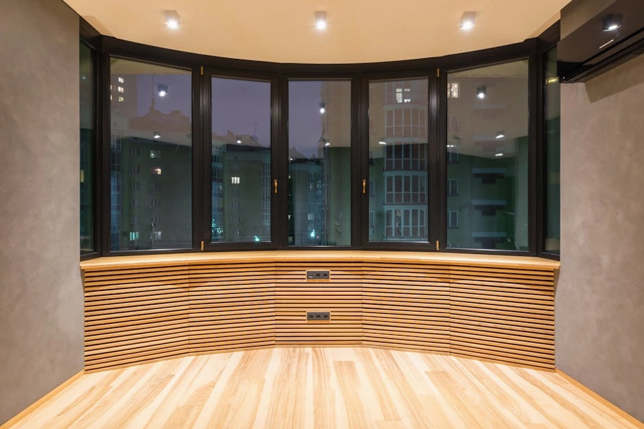 Современный конференц-зал с видом на город